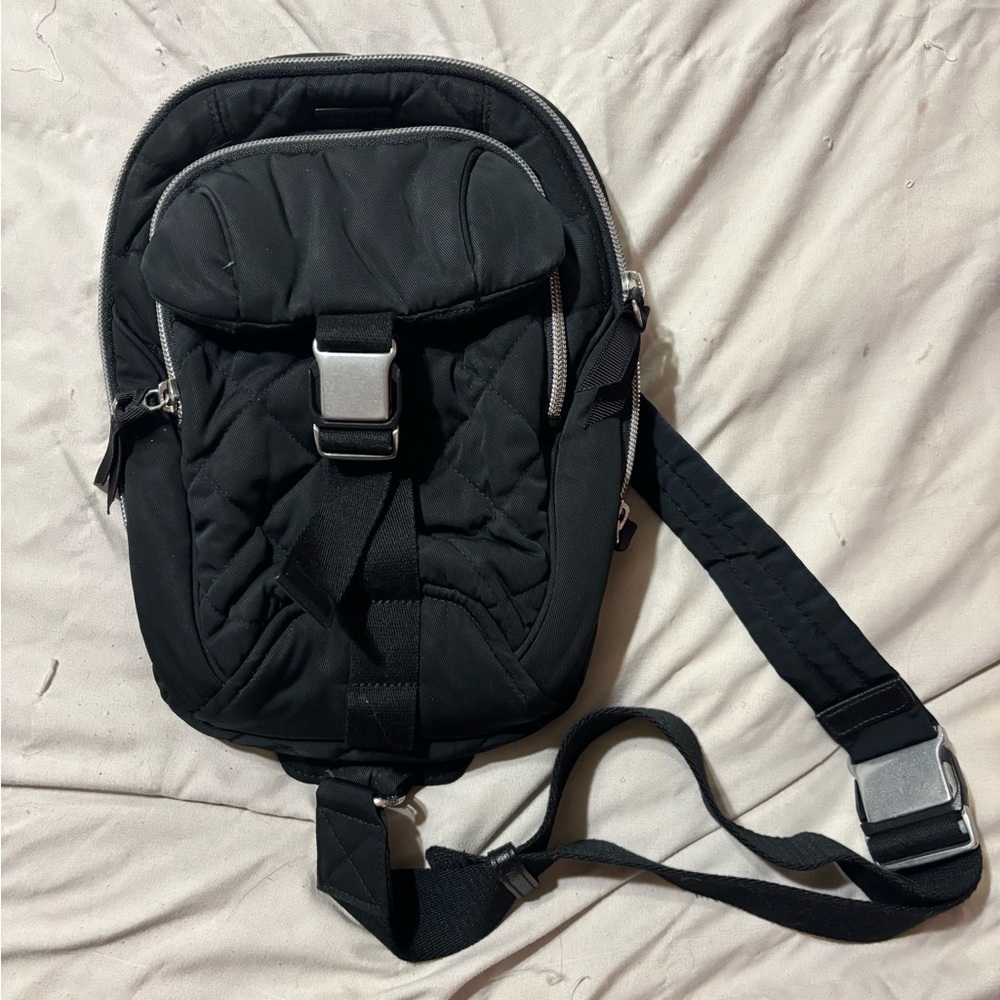Black Vera Bradley blackcrossbody backpack
